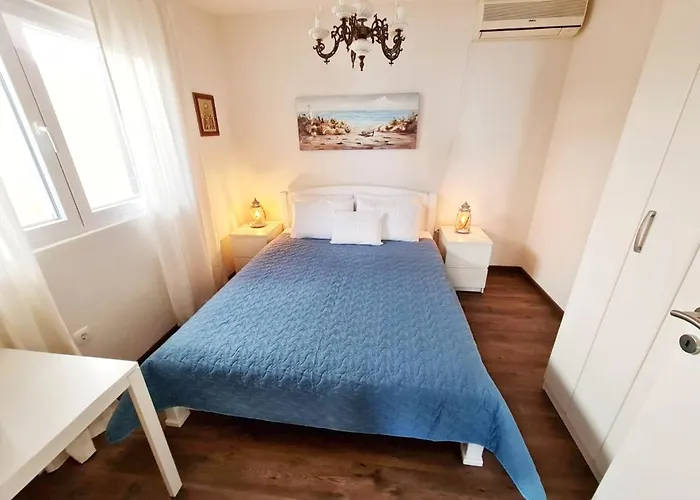 Bay Terrace Apartment