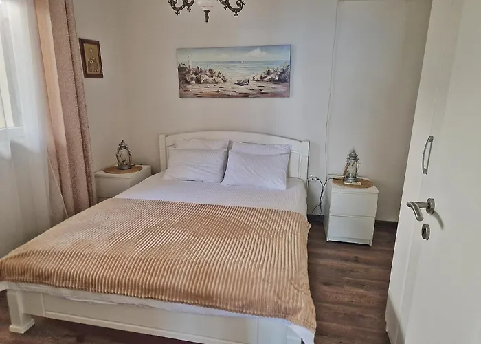 Bay Terrace Apartment