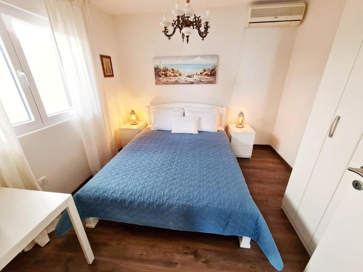 Bay Terrace Apartment *